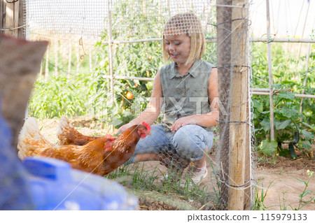 Little girl and chikens 115979133