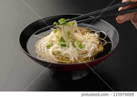 麵條，nyumen，煮麵條，筷子向上，用筷子提起 115979889
