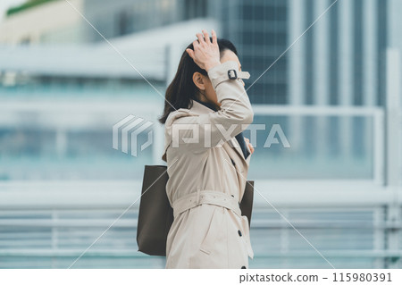 business woman, businesswoman, female 115980391