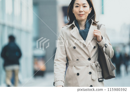 businesswoman, female, females 115980392