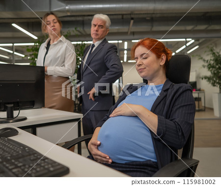 A pregnant woman sleeps at her workplace. Colleagues are indignant.  115981002