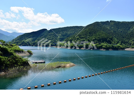 神奈川縣相川町、宮瀨水壩湖和山脈 神奈川縣相川町、宮瀨水壩湖和山脈 115981634
