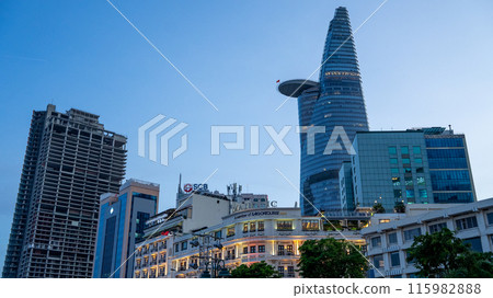 胡志明市西貢河沿岸的傍晚 胡志明市西貢河沿岸的傍晚 115982888