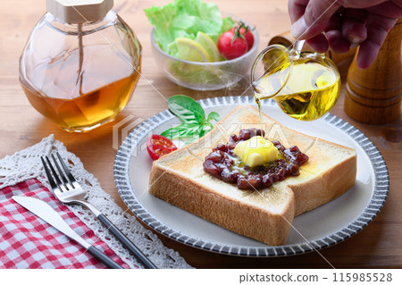 An butter toast An butter toast 115985528