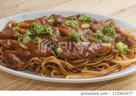 Curry fried noodles 115985677
