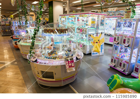 Ito-Yokado Kokuryo store, playing at the game center on the 3rd floor, summer, Chofu City, Tokyo Ito-Yokado Kokuryo store, playing at the game center on the 3rd floor, summer, Chofu City, Tokyo 115985890