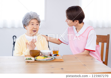 照護：護理人員擔心一位沒有胃口的老年婦女 115987270