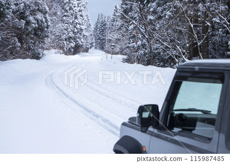 Snowy road, icy road (near Oyama Kyoganari) Snowy road, icy road (near Oyama Kyoganari) 115987485