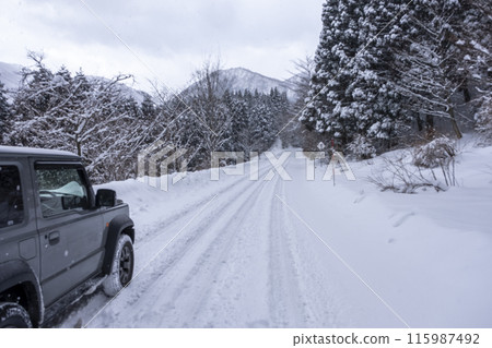 雪路結冰（鏡山附近） 115987492