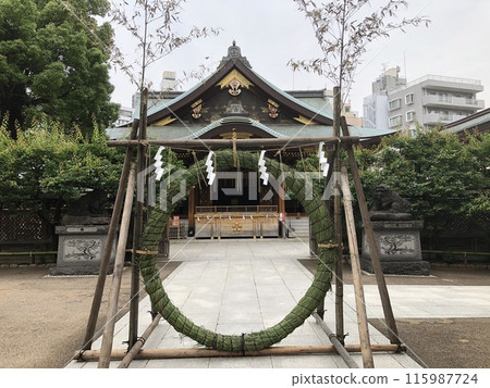 神社參拜殿周圍綠樹環繞，夏日淨化，漫步草圈 115987724