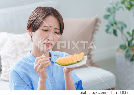 女人吃瓜甜點 女人吃瓜甜點 115988353