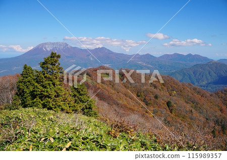Autumn foliage on the summit of Mount Kenashi, located on the border between Tottori and Okayama prefectures, and a panoramic view of Mount Daisen and Mount Hiruzen, Ver2 Autumn foliage on the summit of Mount Kenashi, located on the border between Tottori and Okayama prefectures, and a panoramic view of Mount Daisen and Mount Hiruzen, Ver2 115989357