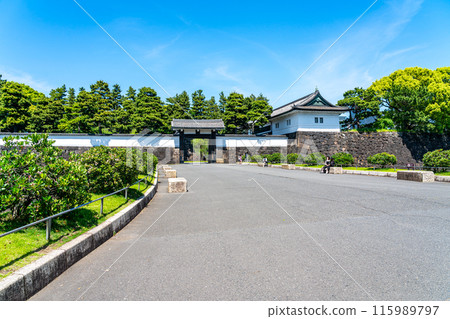 [Tokyo] Sakuradamon Gate, beautiful with fresh greenery in early summer 115989797