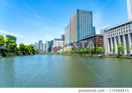 [Tokyo] The beautiful greenery of the Marunouchi office district and Hibiya Moat 115989815