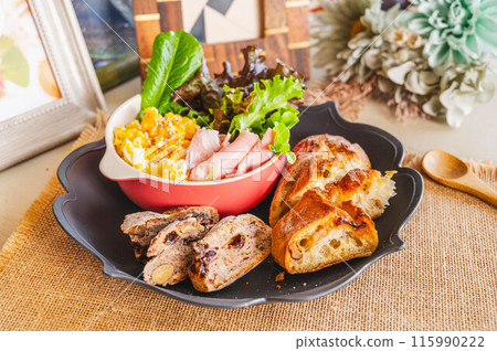 Bread and salad plate Bread and salad plate 115990222