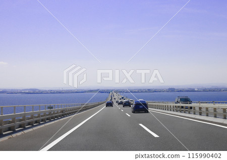 搭乘東京灣 Aqua Line 前往千葉縣木更津市 115990402