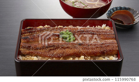 A luxurious Kansai-style grilled eel on rice 115990768