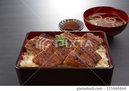 Luxurious Kansai-style eel served in a bento box Luxurious Kansai-style eel served in a bento box 115990804
