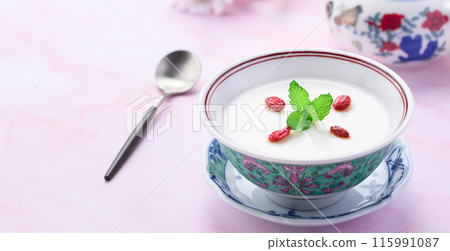 Almond jelly garnished with goji berries and mint 115991087