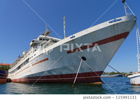 An old naval ship parked in the Bay of the Black Sea 115991131