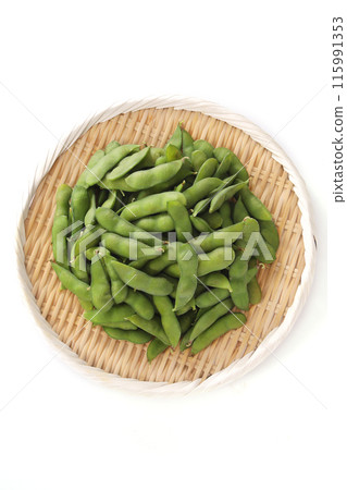 Fresh edamame beans in a colander 115991353