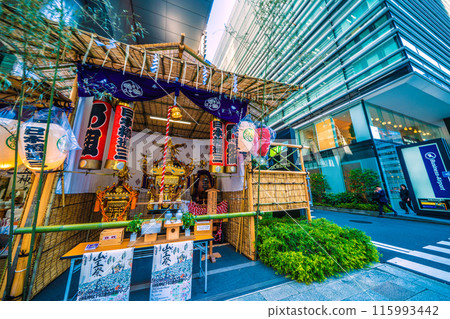 日本東京的城市景觀：日本橋三丁目（DIC）供奉的神轎...即將舉行的日枝神社神光祭...=6月5日 115993442