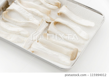 Dried king oyster mushrooms 115994012