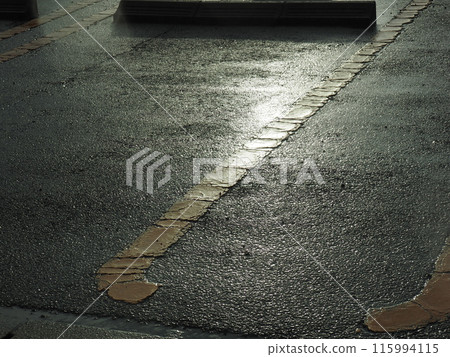 雨後停車場 濕漉漉的停車場 雨後停車場 濕漉漉的停車場 115994115