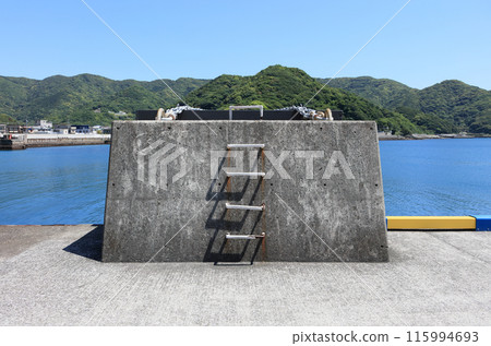 Mooring facilities at the quay of the Misaki Port ferry terminal 115994693
