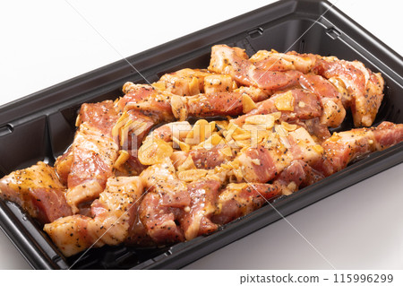 [Canadian] Seasoned pork shoulder loin (garlic pepper steak) 115996299