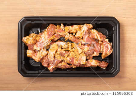 [Canadian] Seasoned pork shoulder loin (garlic pepper steak) 115996308