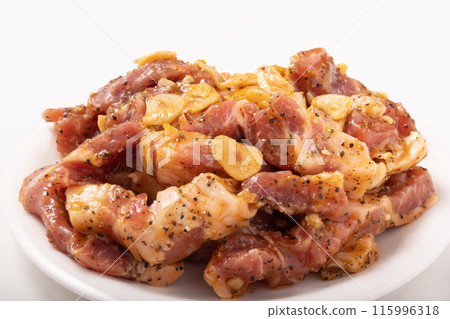 [Canadian] Seasoned pork shoulder loin for yakiniku (garlic pepper steak) 115996318