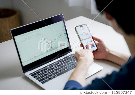 A man investing 115997347