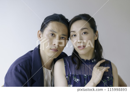 中年男女肖像 115998893
