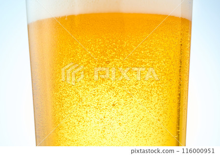 Close-up of beer poured into a glass 116000951