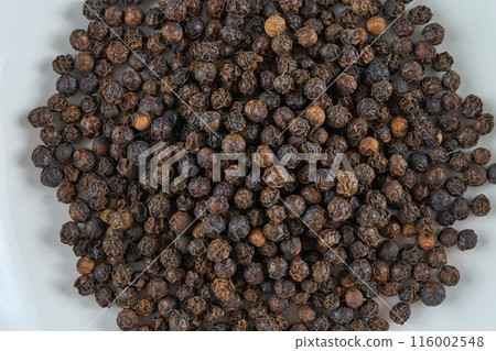 Black pepper close-up 116002548