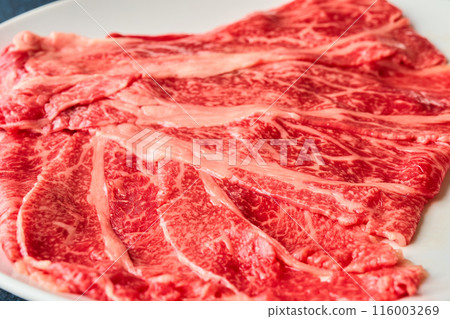 Close-up of thinly sliced meat for shabu-shabu 116003269