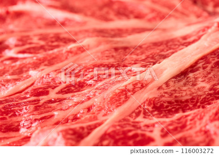 Close-up of thinly sliced meat for shabu-shabu 116003272