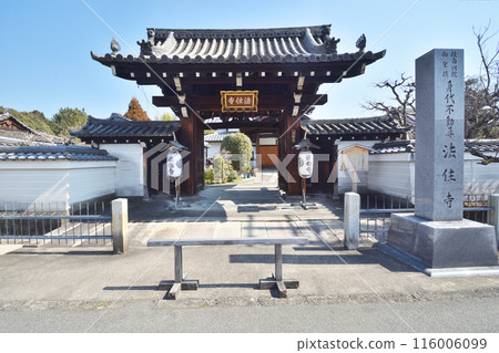 The temple gate of Hojuji Temple The temple gate of Hojuji Temple 116006099