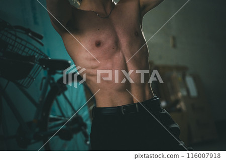 車庫裡的裸男訓練 116007918