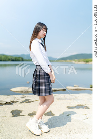 Riverside portrait 116009132