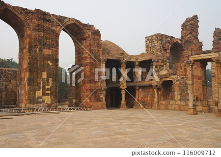 Qutub Minar ruins, Delhi, India 116009712