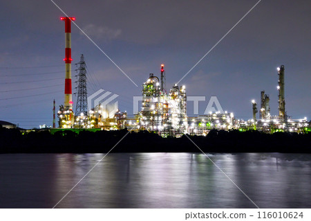 Isozu, around the mouth of the Suzuka River: Beautiful factory night view reflected on the water Isozu, around the mouth of the Suzuka River: Beautiful factory night view reflected on the water 116010624