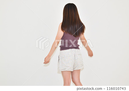 女人穿短褲 女人穿短褲 116010743