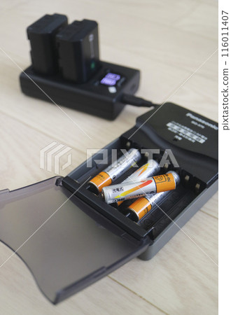 Digital camera battery, AAA rechargeable battery and charger Digital camera battery, AAA rechargeable battery and charger 116011407