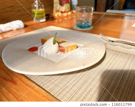 Dessert to eat at the cafe Dessert to eat at the cafe 116011799