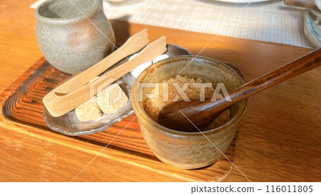 Stylish brown sugar 116011805