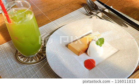 Ice matcha and baked pudding Ice matcha and baked pudding 116011815