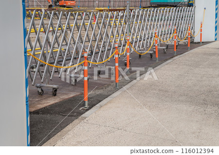 假日建築工地與腳輪門 116012394