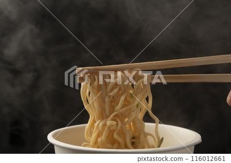 杯麵、泡麵、筷子、用筷子養麵 杯麵、泡麵、筷子、用筷子養麵 116012661